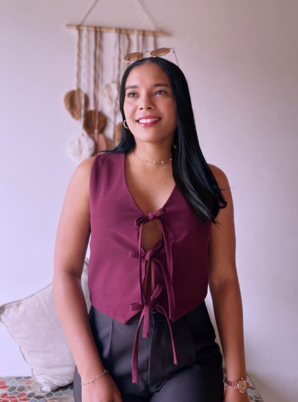 CHALECO LAZOS EN DELANTERO