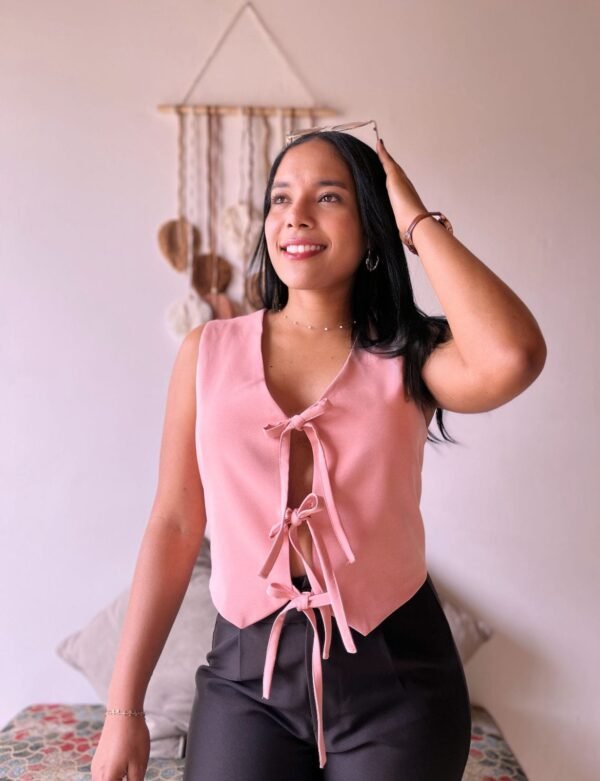 CHALECO LAZOS EN DELANTERO